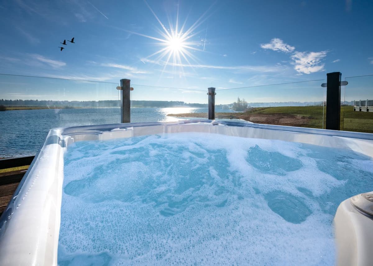 Signature Lodge Hot Tub 4 in Delamere Forest | Hoseasons