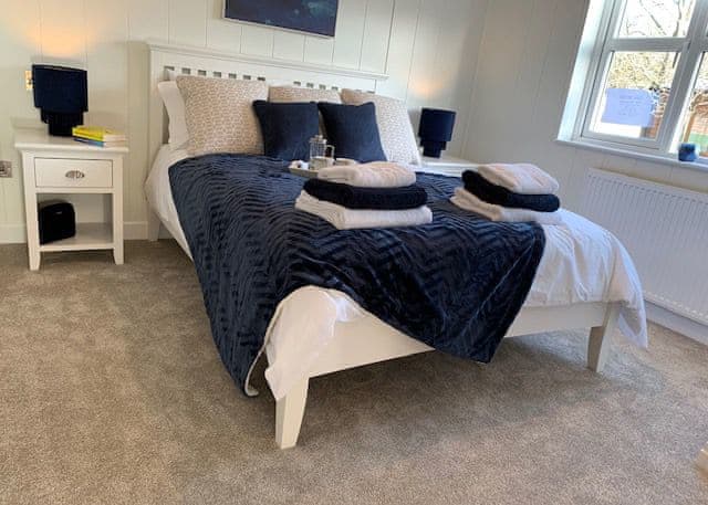 Comfort Plus Lodge Hot Tub 6, Superior Lodge Hot Tub 6 - Delamere Lake Sailing and Holiday Park, Delamere Forest