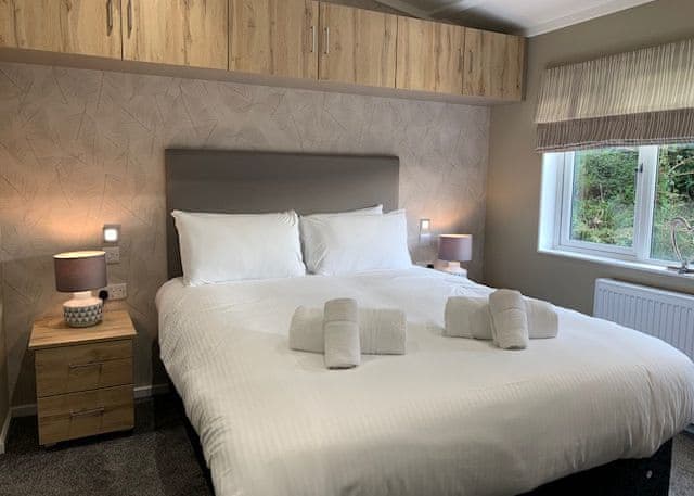Comfort Plus Lodge Hot Tub 6, Superior Lodge Hot Tub 6 - Delamere Lake Sailing and Holiday Park, Delamere Forest