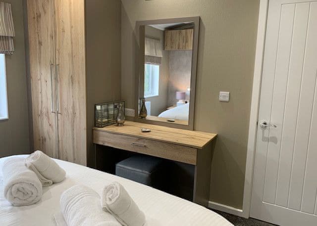 Comfort Plus Lodge Hot Tub 6, Superior Lodge Hot Tub 6 - Delamere Lake Sailing and Holiday Park, Delamere Forest