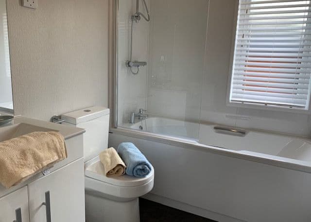 Superior Lodge Hot Tub 6, Comfort Plus Lodge Hot Tub 6 - Delamere Lake Sailing and Holiday Park, Delamere Forest