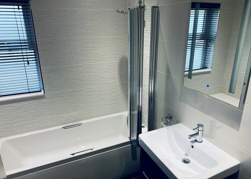 Comfort Plus Lodge Hot Tub 6 - Delamere Lake Sailing and Holiday Park, Delamere Forest