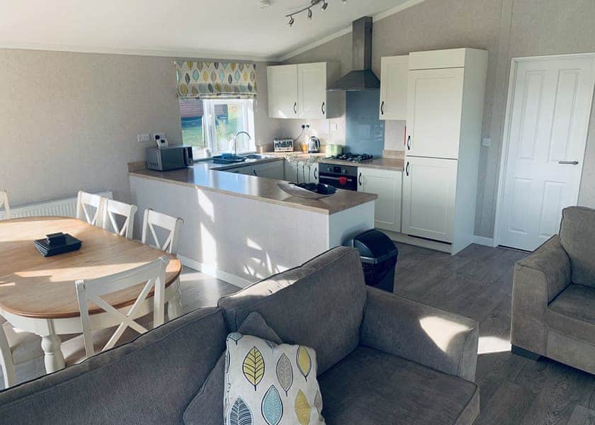 Comfort Plus Lodge Hot Tub 8 - Delamere Lake Sailing and Holiday Park, Delamere Forest