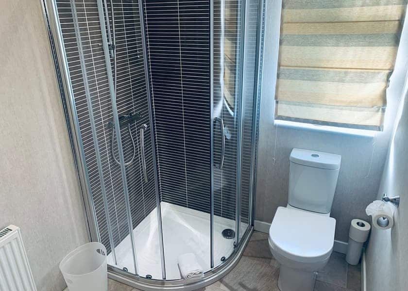 Comfort Plus Lodge Hot Tub 8 - Delamere Lake Sailing and Holiday Park, Delamere Forest