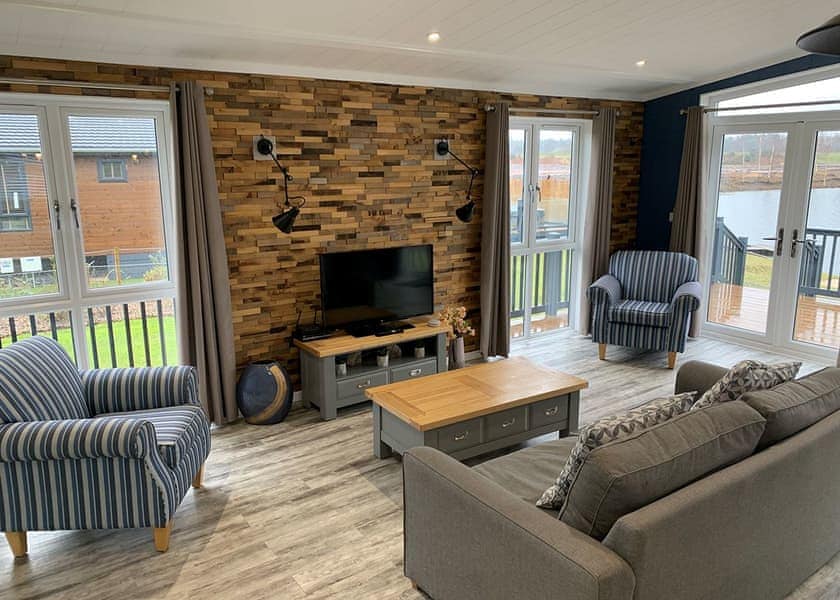 Signature Lodge Hot Tub 4 - Delamere Lake Sailing and Holiday Park, Delamere Forest