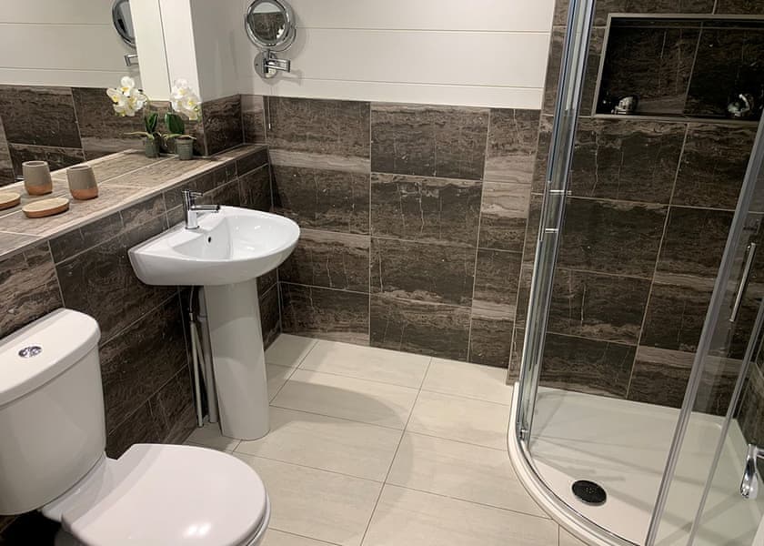 Signature Lodge Hot Tub 4 - Delamere Lake Sailing and Holiday Park, Delamere Forest