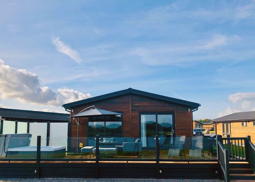 Signature Lodge Hot Tub 9 - Delamere Lake Sailing and Holiday Park, Delamere Forest