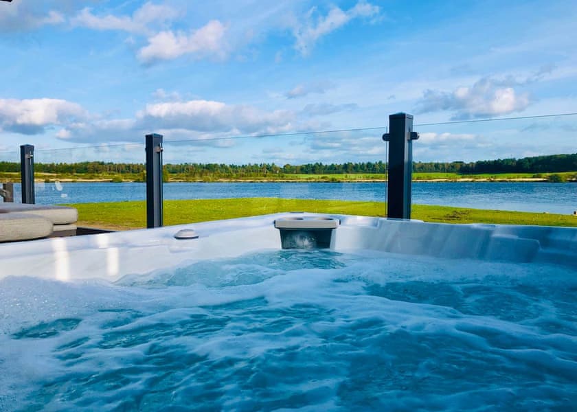 Signature Lodge Hot Tub 9 - Delamere Lake Sailing and Holiday Park, Delamere Forest
