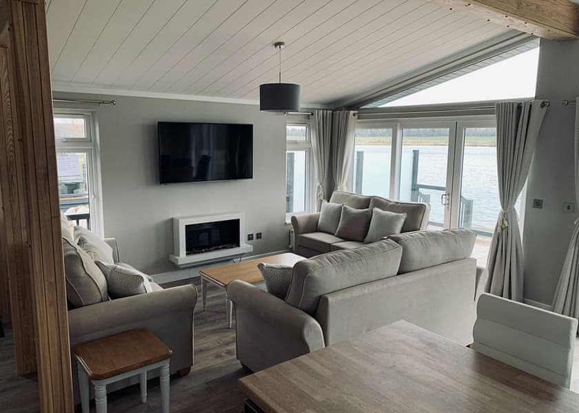 Signature Lodge Hot Tub 9 - Delamere Lake Sailing and Holiday Park, Delamere Forest
