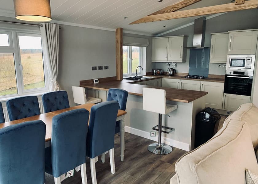 Signature Lodge Hot Tub 9 - Delamere Lake Sailing and Holiday Park, Delamere Forest