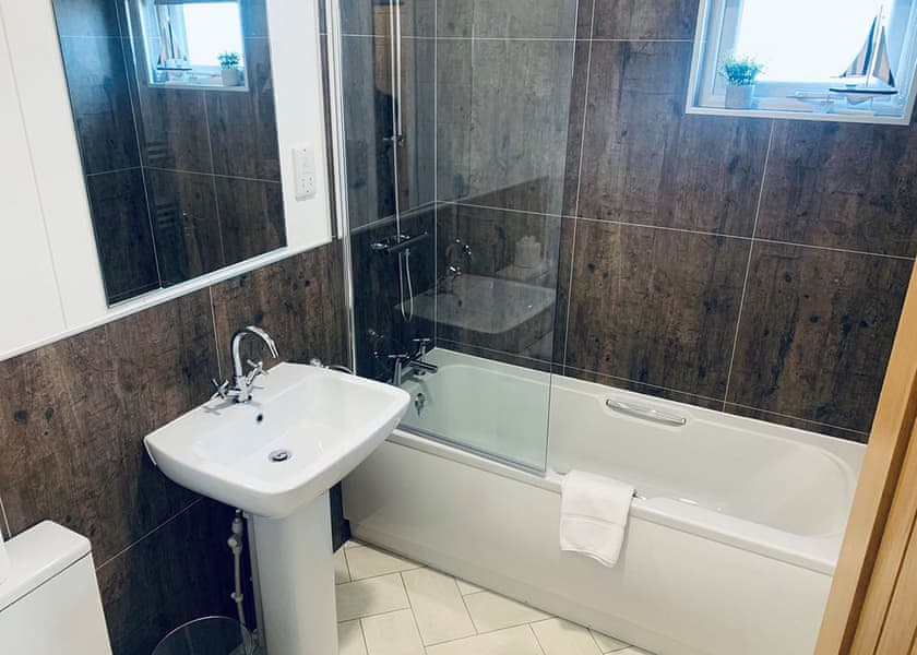 Signature Lodge Hot Tub 9 - Delamere Lake Sailing and Holiday Park, Delamere Forest