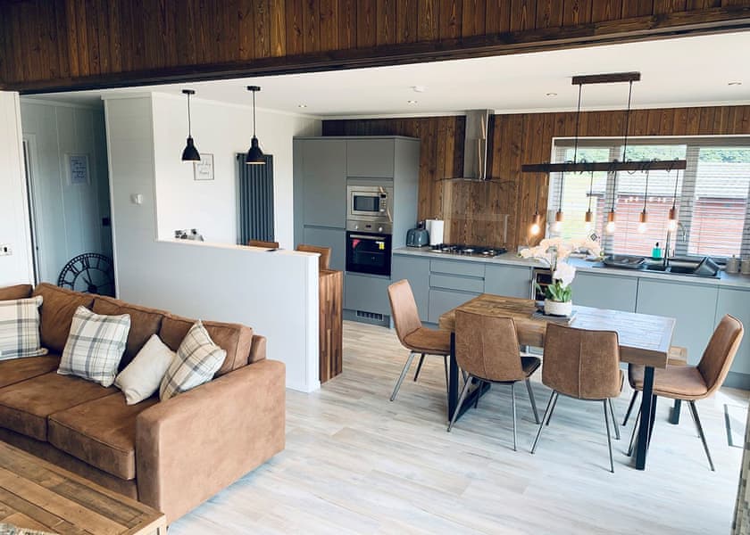 Luxury Lodge Hot Tub 6 - Delamere Lake Sailing and Holiday Park, Delamere Forest