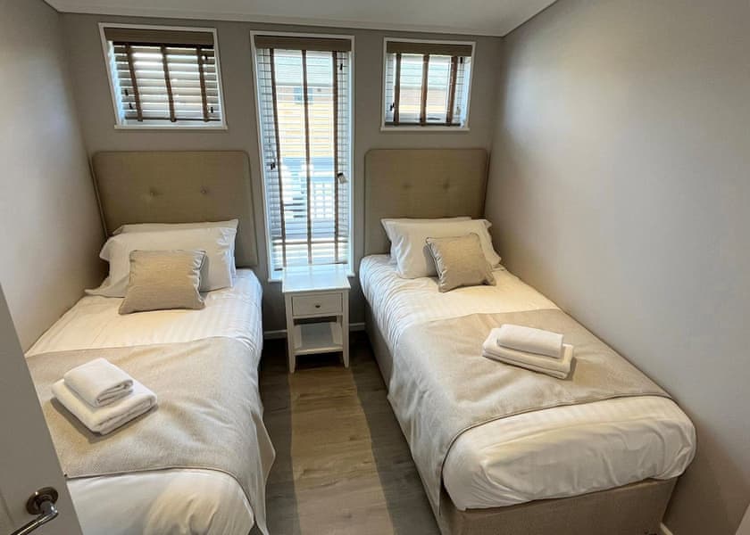 Signature Lodge Hot Tub 7 - Delamere Lake Sailing and Holiday Park, Delamere Forest