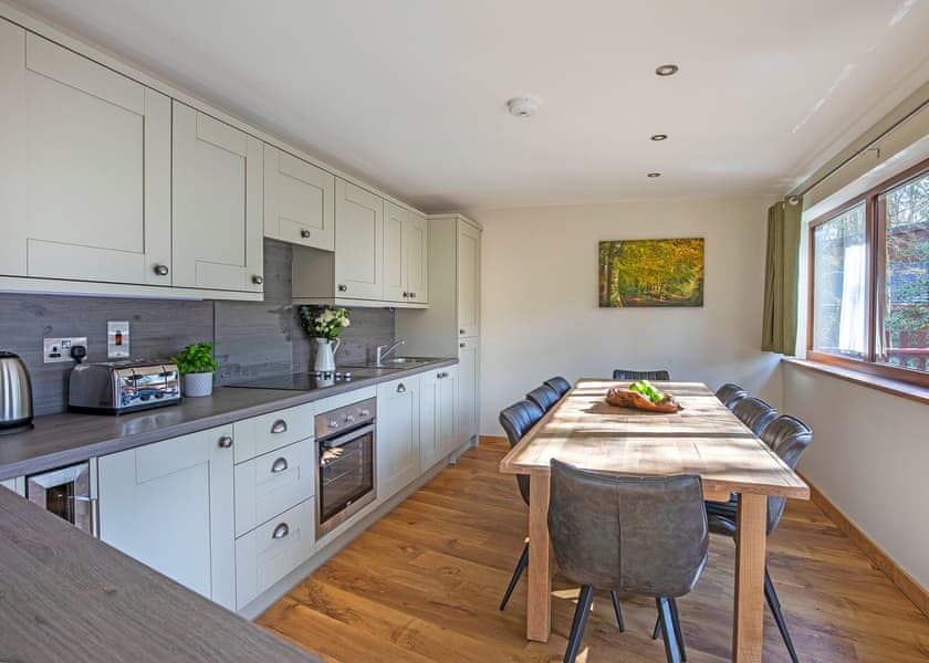 Golden Oak Treehouse - Delamere Forest Lodges, Frodsham