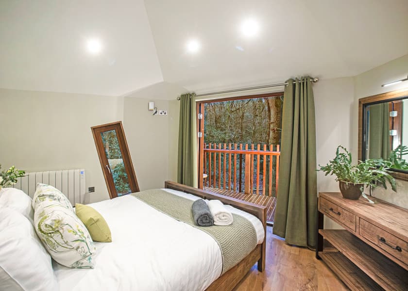 Golden Oak Treehouse - Delamere Forest Lodges, Frodsham