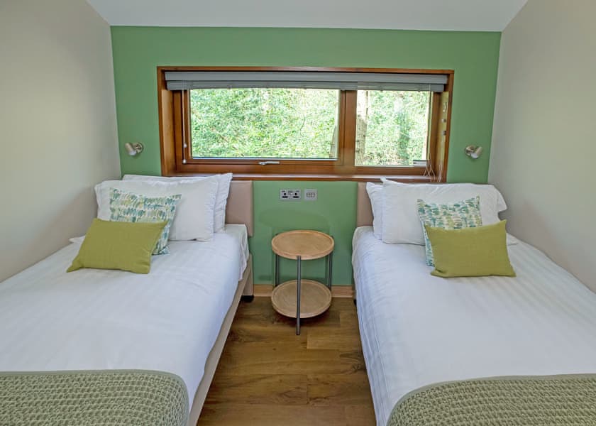Golden Oak Treehouse Pet - Delamere Forest Lodges, Frodsham