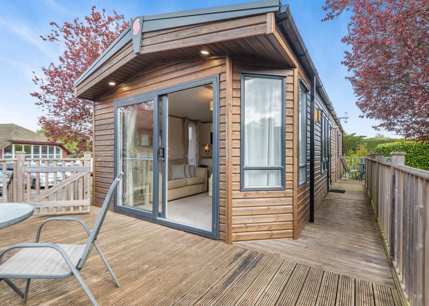 Comfort Lodge 6 - Edgeley Holiday Park, Albury, Guildford