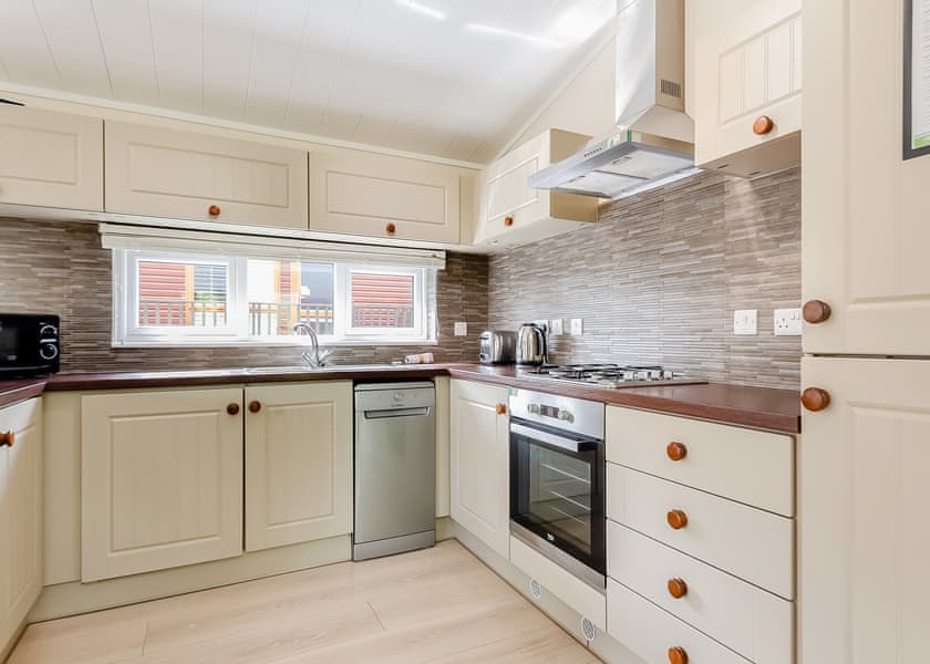 Comfort Lodge 6 - Edgeley Holiday Park, Albury, Guildford