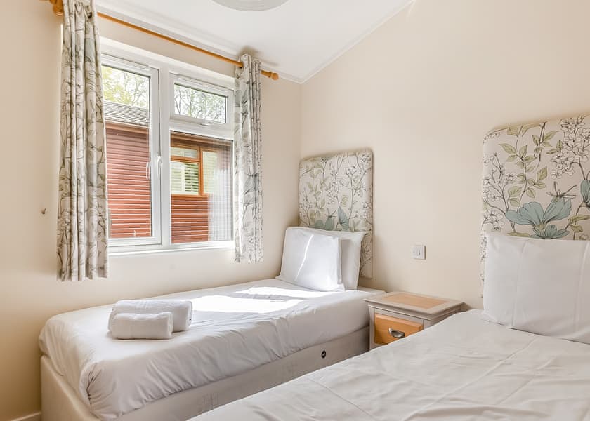 Comfort Lodge 6 - Edgeley Holiday Park, Albury, Guildford