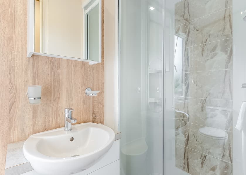 Comfort Lodge 6 - Edgeley Holiday Park, Albury, Guildford