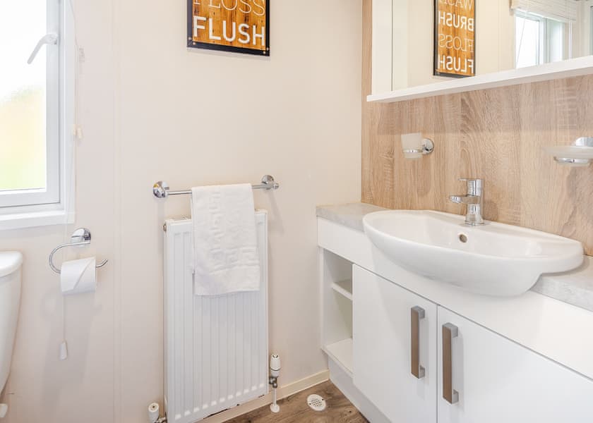 Comfort Lodge 6 - Edgeley Holiday Park, Albury, Guildford