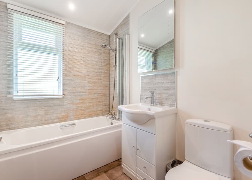 Comfort Lodge 6 - Edgeley Holiday Park, Albury, Guildford