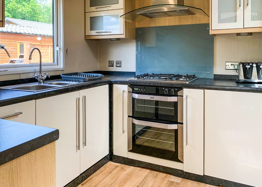 Classic Holiday Home 4 - Edgeley Holiday Park, Albury, Guildford