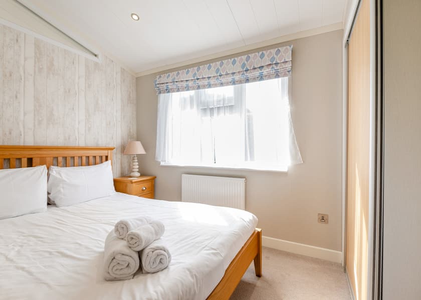 Superior Lodge 4 - Edgeley Holiday Park, Albury, Guildford