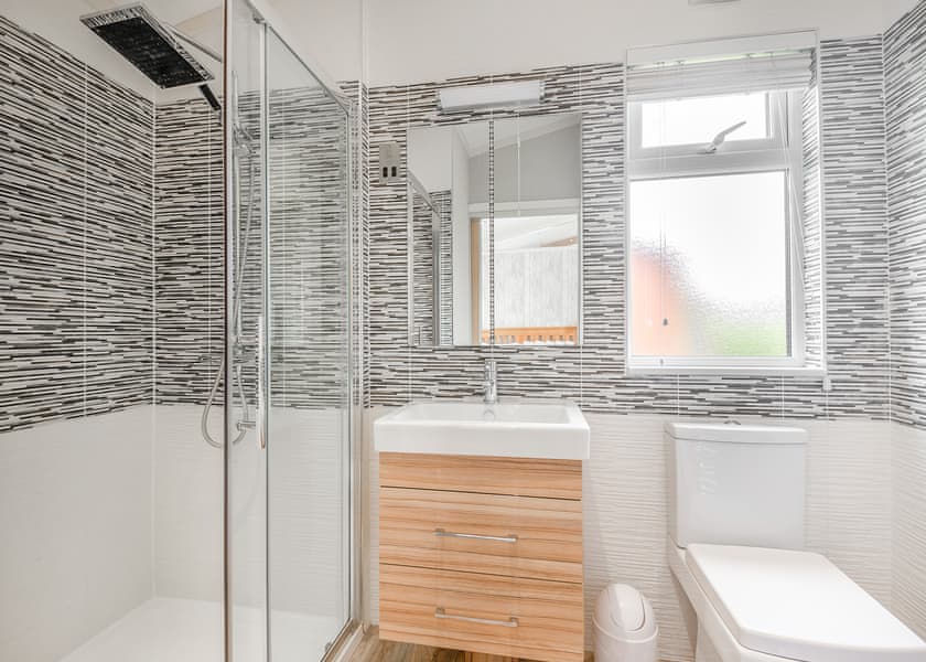 Superior Lodge 4 - Edgeley Holiday Park, Albury, Guildford