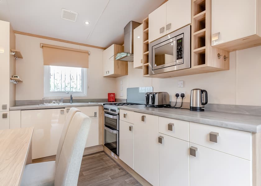 Superior Holiday Home 6 - Edgeley Holiday Park, Albury, Guildford