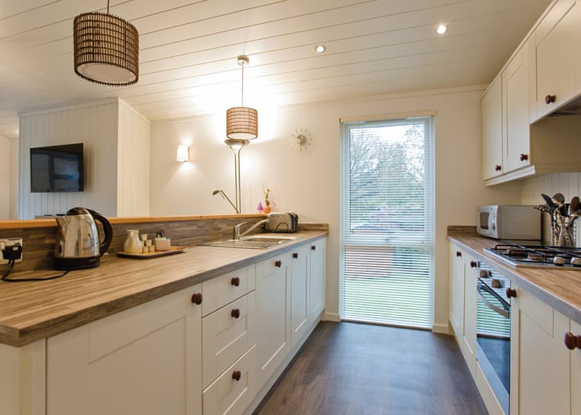 Comfort Plus Lodge 4 - Edgeley Holiday Park, Albury, Guildford