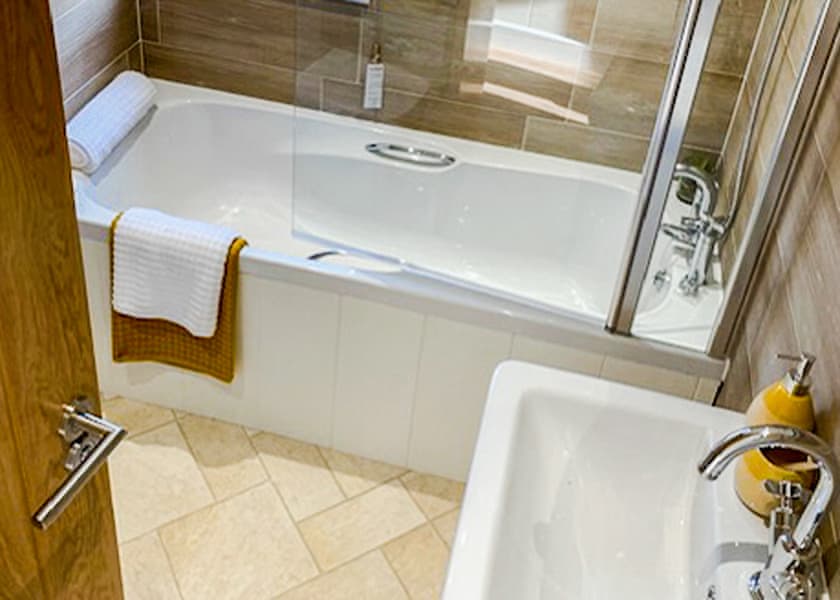 Comfort Plus Lodge 4 - Edgeley Holiday Park, Albury, Guildford