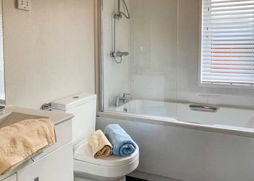 Comfort Plus Lodge 4 - Edgeley Holiday Park, Albury, Guildford