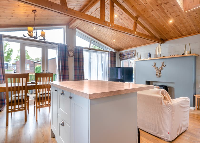 Luxury Lodge 4 - Edgeley Holiday Park, Albury, Guildford