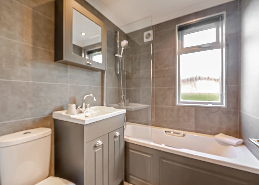 Luxury Lodge 4 - Edgeley Holiday Park, Albury, Guildford