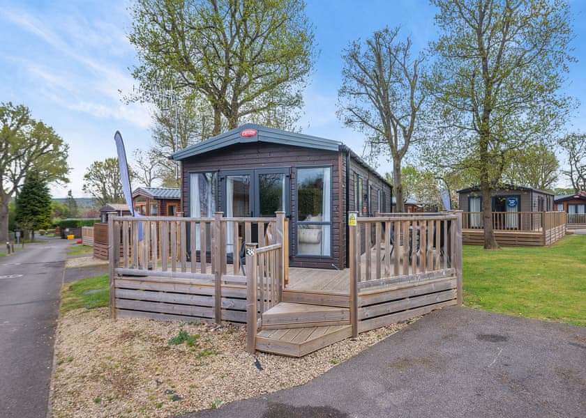 Superior Caravan 6 - Edgeley Holiday Park, Albury, Guildford