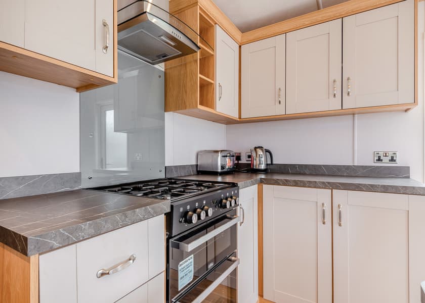 Superior Caravan 6 - Edgeley Holiday Park, Albury, Guildford