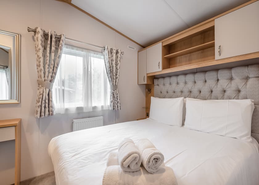 Superior Caravan 6 - Edgeley Holiday Park, Albury, Guildford