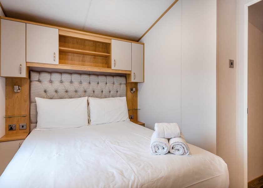 Superior Caravan 6 - Edgeley Holiday Park, Albury, Guildford