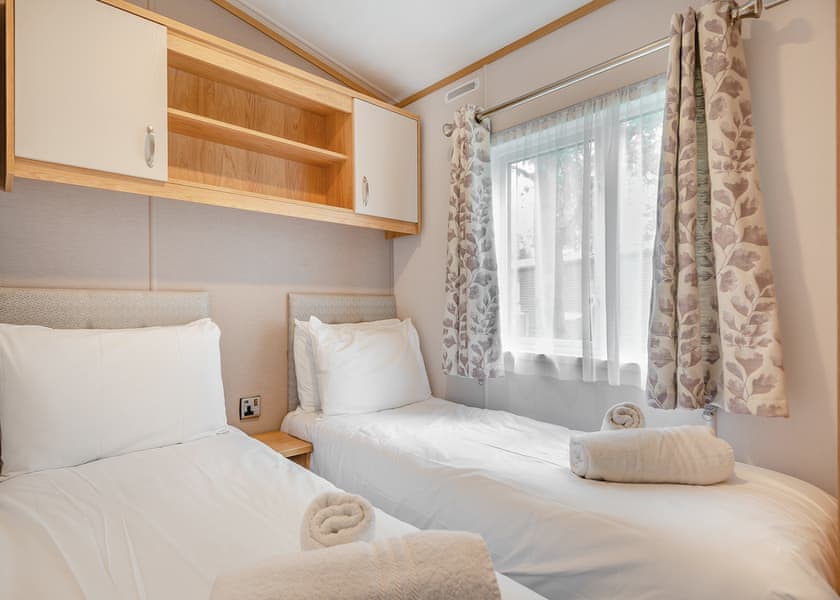 Superior Caravan 6 - Edgeley Holiday Park, Albury, Guildford