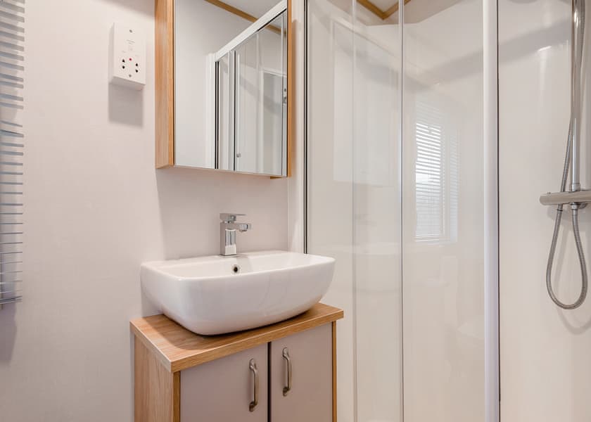 Superior Caravan 6 - Edgeley Holiday Park, Albury, Guildford