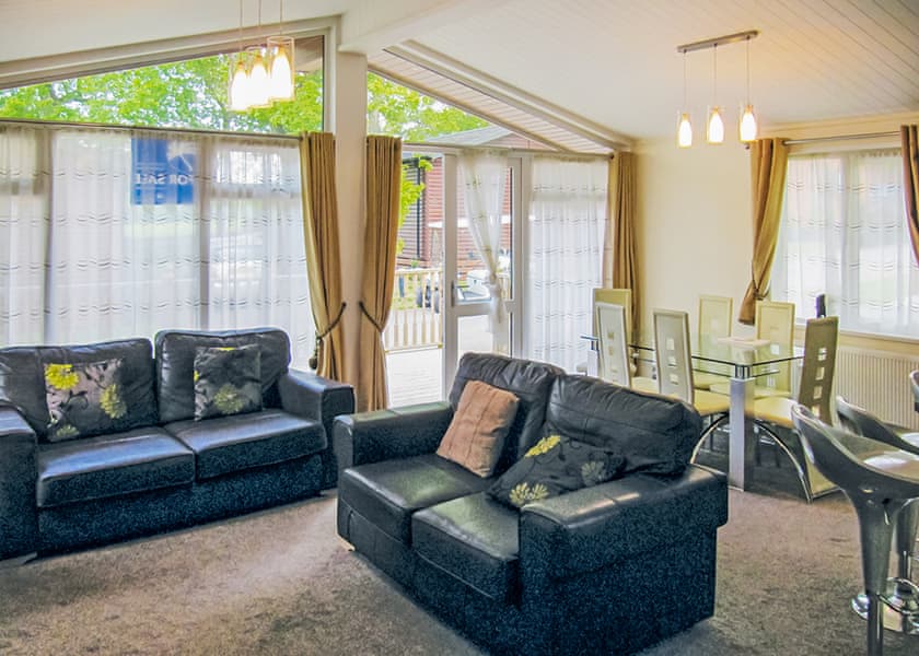 Classic Lodge 4 (Pet) - Edgeley Holiday Park, Albury, Guildford