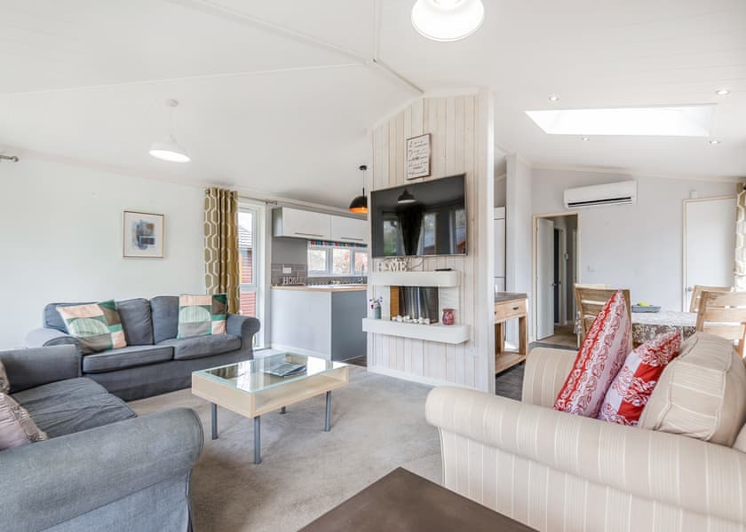 Comfort Lodge 4 (Pet) - Edgeley Holiday Park, Albury, Guildford