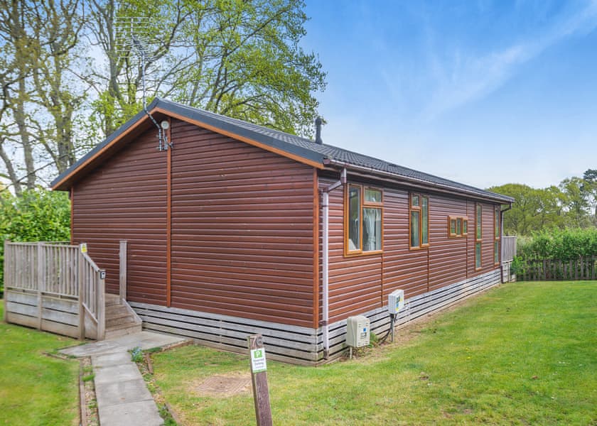 Comfort Lodge 6 (Pet) - Edgeley Holiday Park, Albury, Guildford