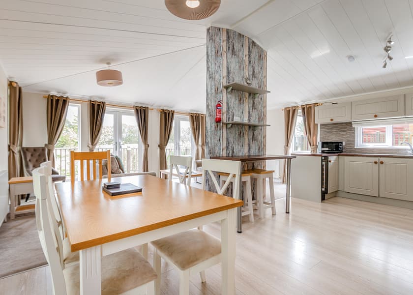 Comfort Lodge 6 (Pet) - Edgeley Holiday Park, Albury, Guildford