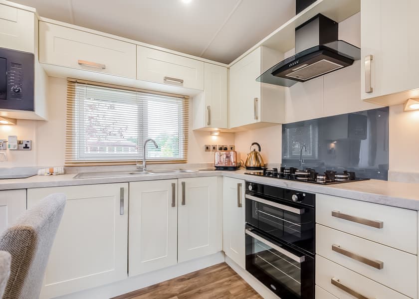 Comfort Lodge 6 (Pet) - Edgeley Holiday Park, Albury, Guildford