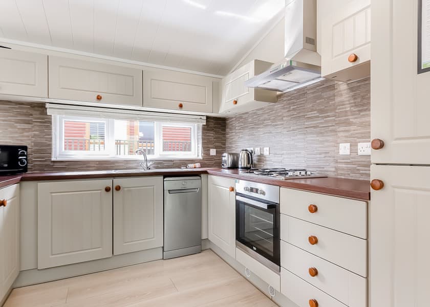 Comfort Lodge 6 (Pet) - Edgeley Holiday Park, Albury, Guildford