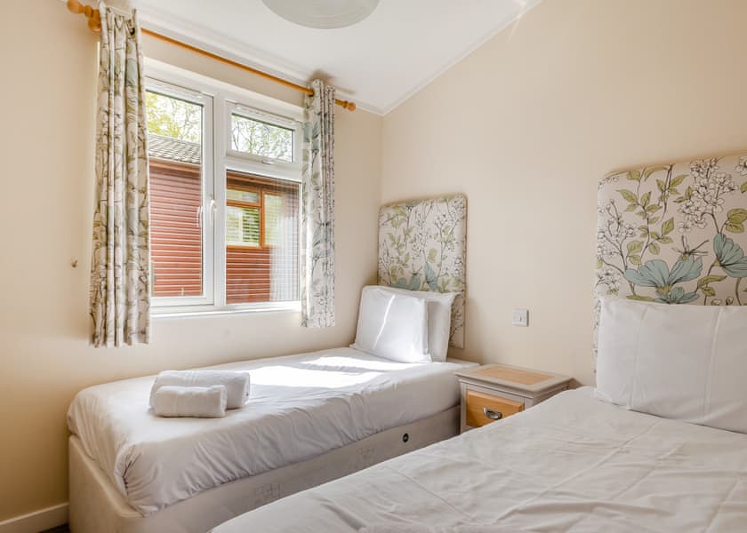 Comfort Lodge 6 (Pet) - Edgeley Holiday Park, Albury, Guildford