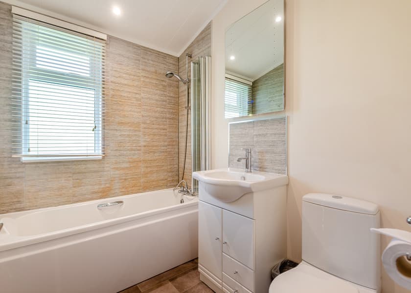 Comfort Lodge 6 (Pet) - Edgeley Holiday Park, Albury, Guildford