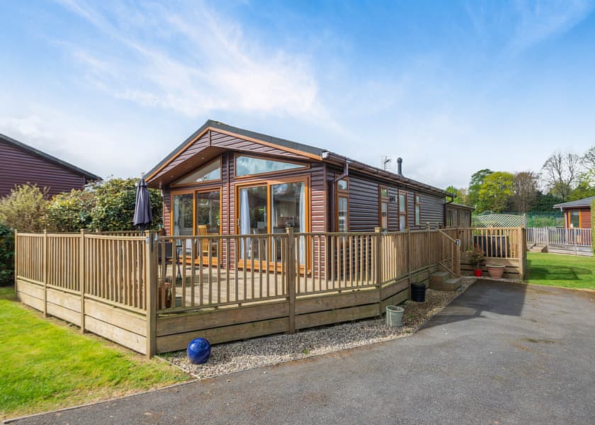 Superior Lodge 4 (Pet) - Edgeley Holiday Park, Albury, Guildford